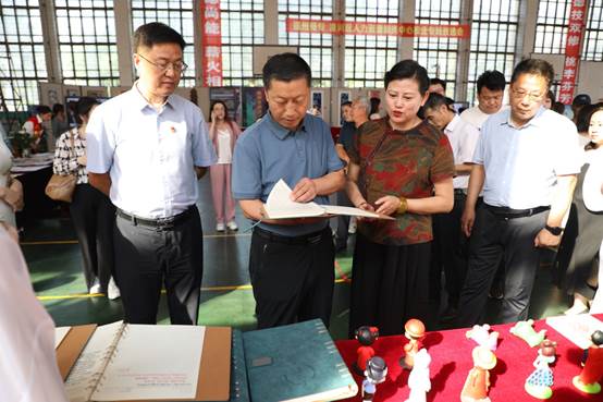 说明: E:\教务处\2023年春季学期\办学成果展\宣传报道\展台展板-学生\7C1A0833.JPG