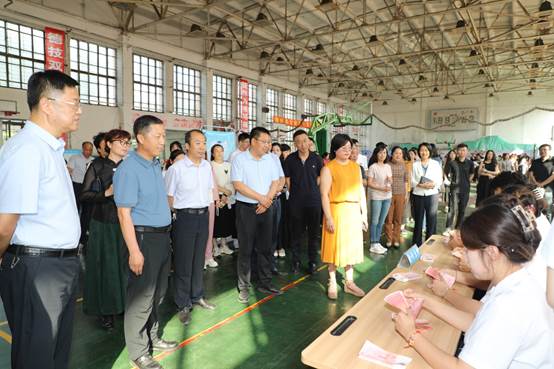 说明: E:\教务处\2023年春季学期\办学成果展\宣传报道\展台展板-学生\7C1A0824.JPG